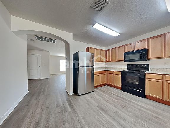 4th image of 631 Chatham Walk Dr