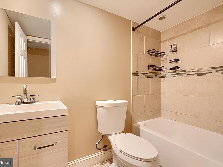 6110 Everall Ave — Photo 25