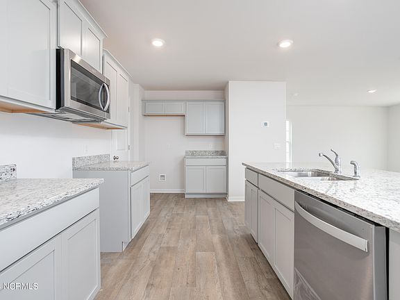 4th image of 1160 Fowler Drive
