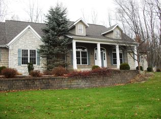 55755 Little Creek Ln, Middlebury, IN 46540