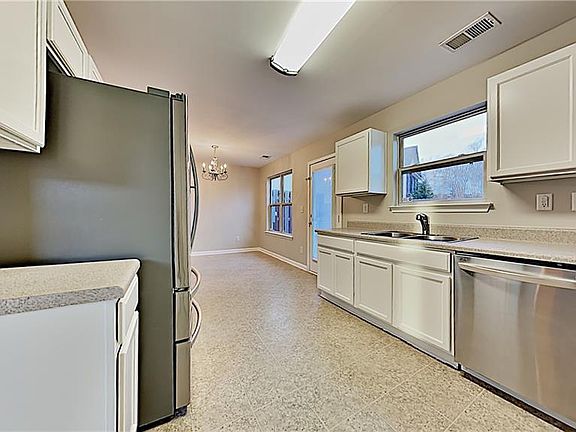 4th image of 341 Oaktown Pl #2
