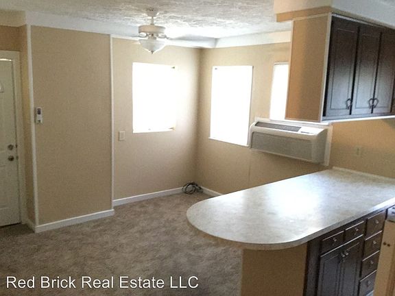 2nd image of 675 Oak St APT 3