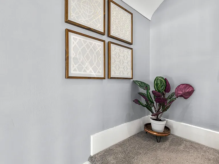 419 S Kenwood Ave — Photo 31