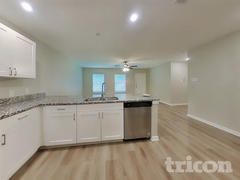 10050 Cerritos Dr — Photo 5