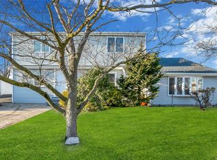 4230 Florence Rd, Bethpage, NY 11714