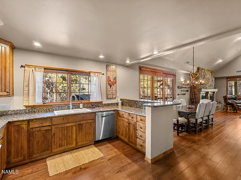 1704 E Trade Winds Ct — Photo 11