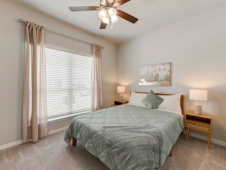 524 Oxford Ln — Photo 19