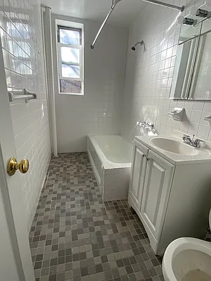 Rented by Voro Purple LLC | media 6