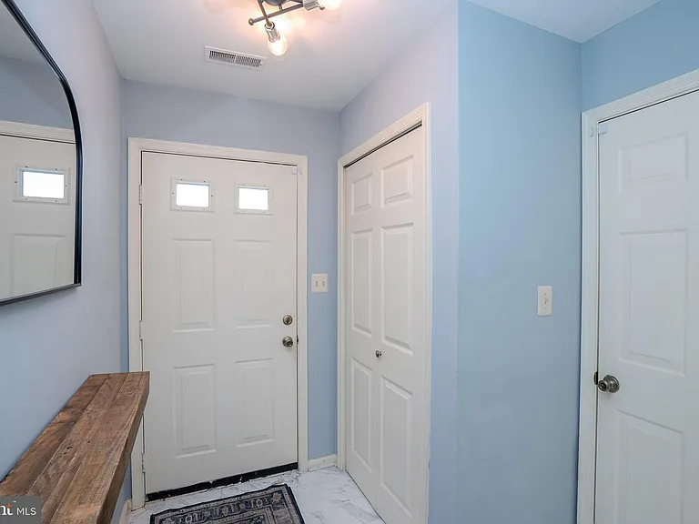 128 S Barrow Pl — Photo 3