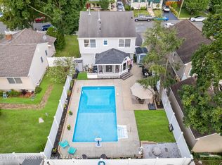 12 Chingarora Ave, Keyport, NJ 07735