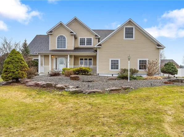 7541 Plum Hollow Cir, Liverpool, NY 13090