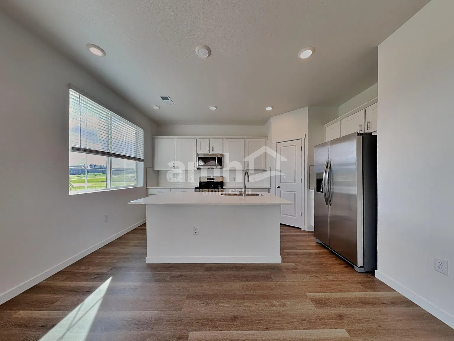 5 bed, 3.5 bath, 2870 sqft, $3,835 — Photo 4