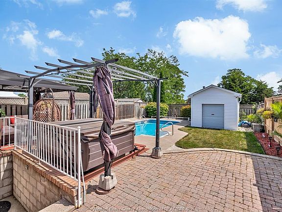 4th image of 12589 Horwood Cres