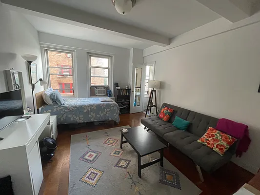 Rented by R New York | media 1