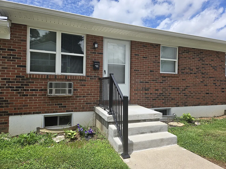 609 Main St #11