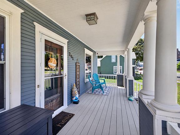 5th image of 205 1st St SE