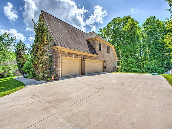 4th image of 8305 Kiva Dunes Ln
