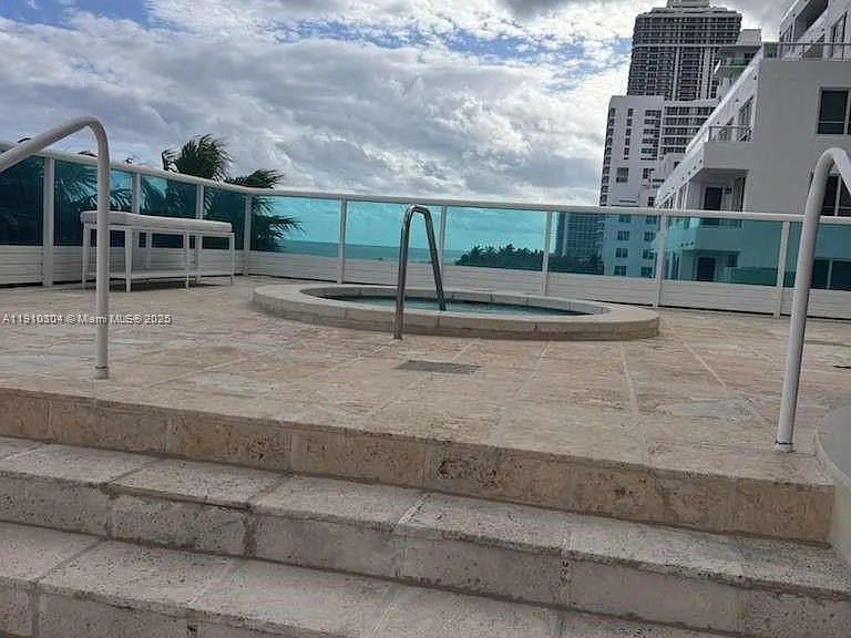 5025 Collins Ave #1602 — Photo 31