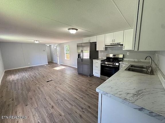 4th image of 840 Kerr St