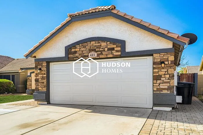 3 bed, 2.0 bath, 1120 sqft, $2,190 — Photo 4