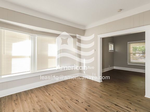 1215155_002_wm_-_living_room_13161312.jpg