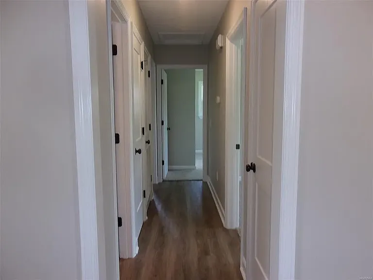 1102 Brooks Cir — Photo 10