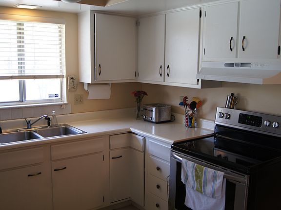 5th image of 441 Hadley Ave