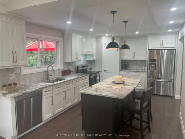 160 Laurel Ct, Oshawa, ON L1G 6M5