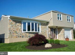 1145 Bloomdale Rd, Philadelphia, PA 19115