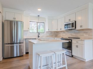 10 Heather Ct #10, Woodbury, CT 06798