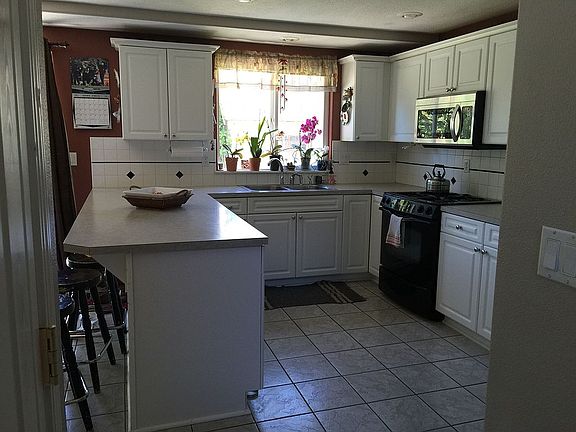 4th image of 10915 NW 37th Ave