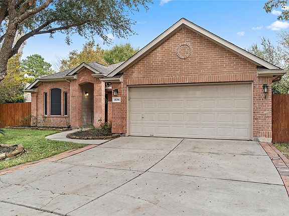 3rd image of 18206 Cobblestone Dr