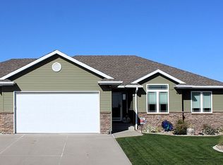 824 Cottonwood Trl, Sergeant Bluff, IA 51054