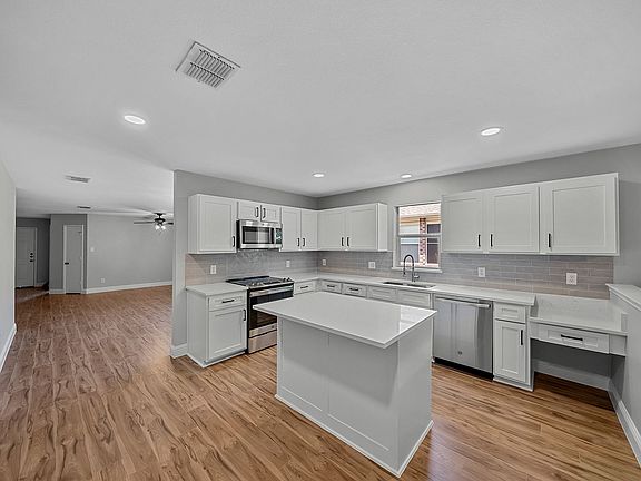 5th image of 4513 Bellcrest Dr