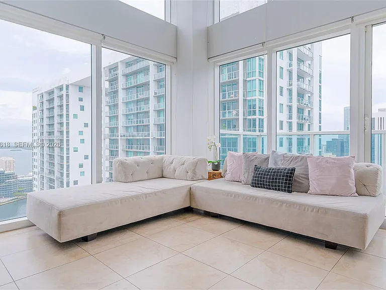 41 SE 5th St #2102 — Photo 3