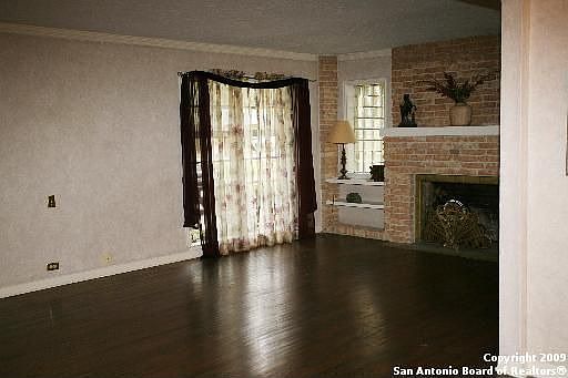 3rd image of 303 E Nottingham Dr