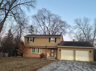 8850 N Regent Rd, Bayside, WI 53217