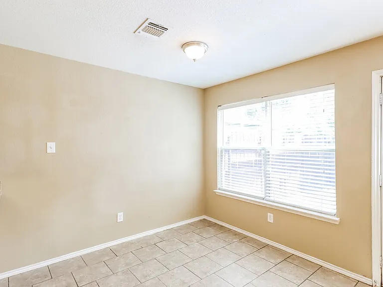 1456 Pine Ln — Photo 7