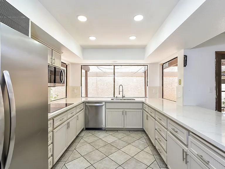 2413 Plaza Del Grande — Photo 10
