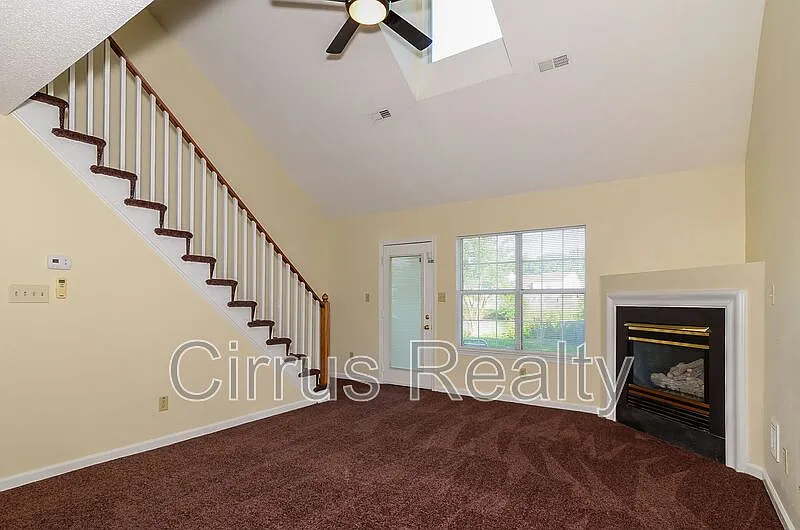 2 bed, 2.0 bath, 1715 sqft, $2,200 — Photo 2