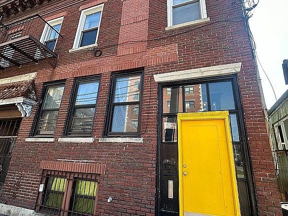 2nd image of 9517 Rockaway Beach Blvd