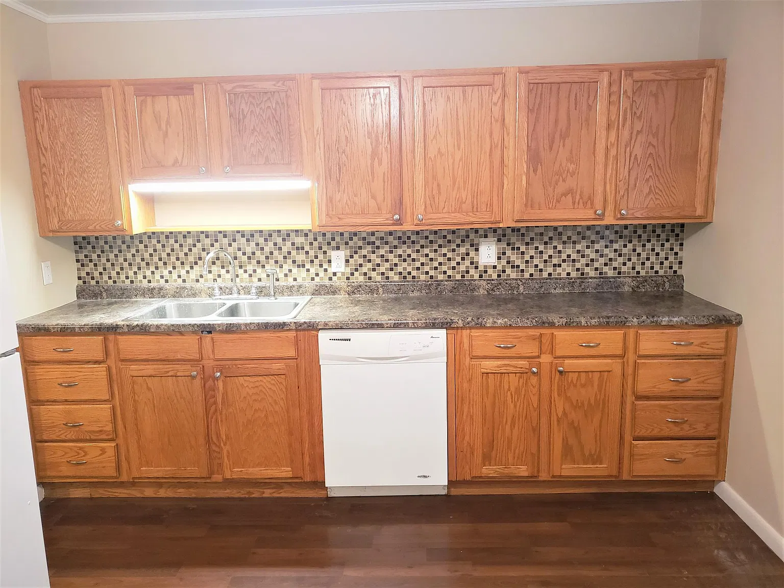 3 bed, 936 sqft, $1,195 — Photo 3