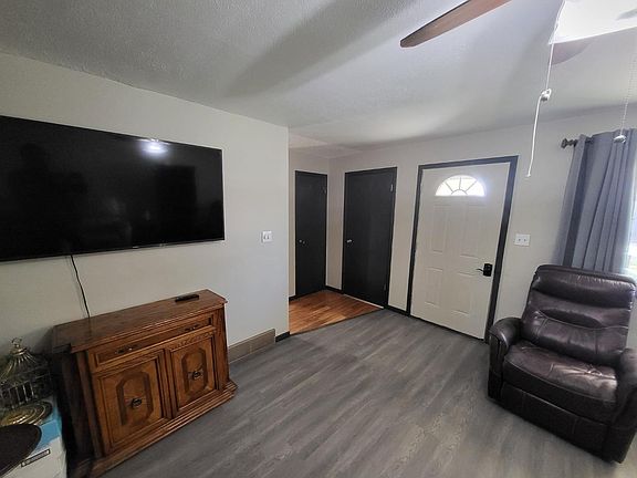 4th image of 215 W Summit St