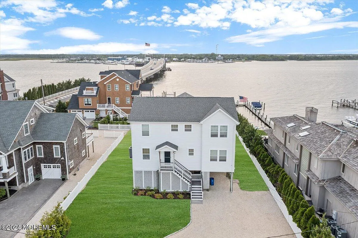 1126 Barnegat Ln photo 1