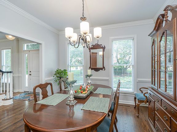 5th image of 708 Flagstone Way