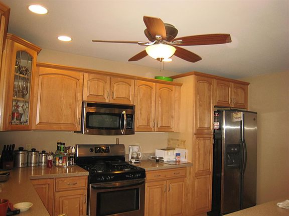 4th image of 138 1/2 Monmoor Ave