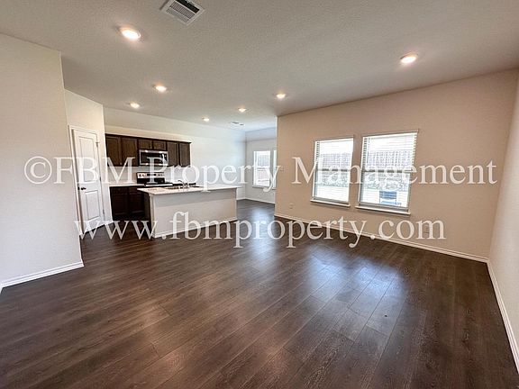 4th image of 264 Thoroughbred St