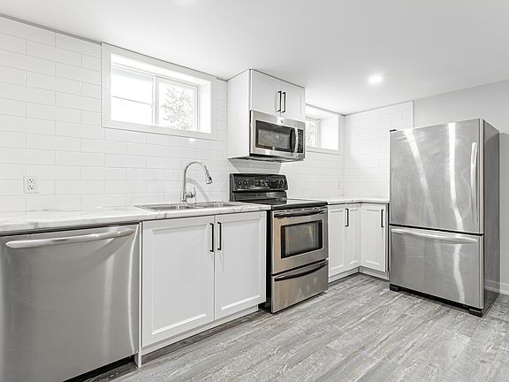 3rd image of 7 Martha Ct #Basement