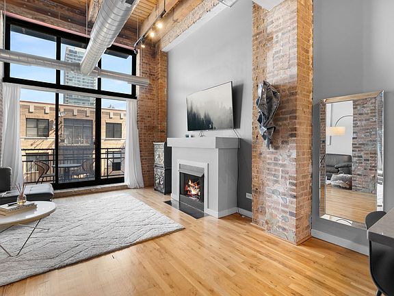 3rd image of 1918 S Michigan Ave APT 307