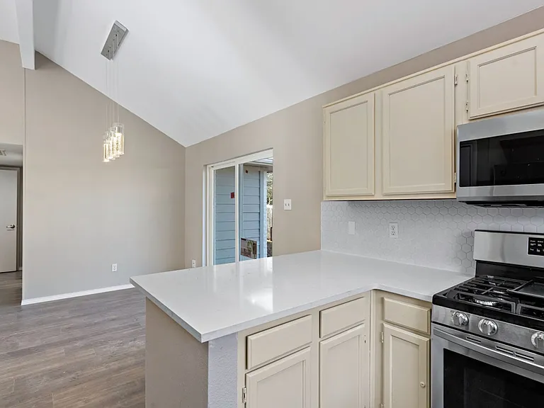 816 Clearwater Trl — Photo 8